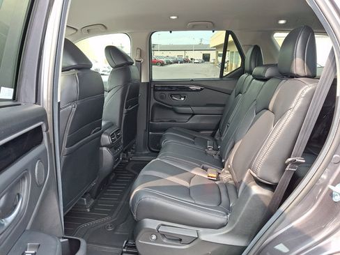 Used 2025 Honda Pilot EX-L image 10