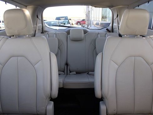 Used 2018 Chrysler Pacifica Touring-L Plus w/ Tire & Wheel Group image 26