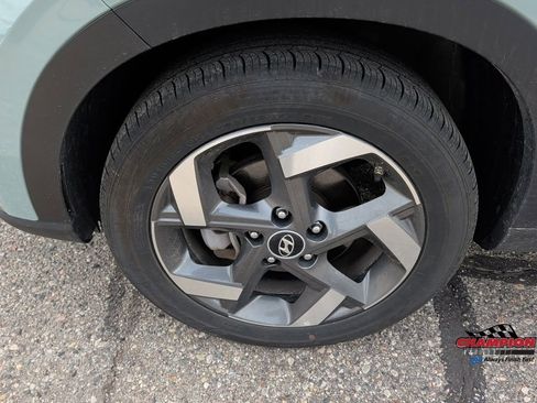 Used 2025 Hyundai Venue SEL FWD image 9