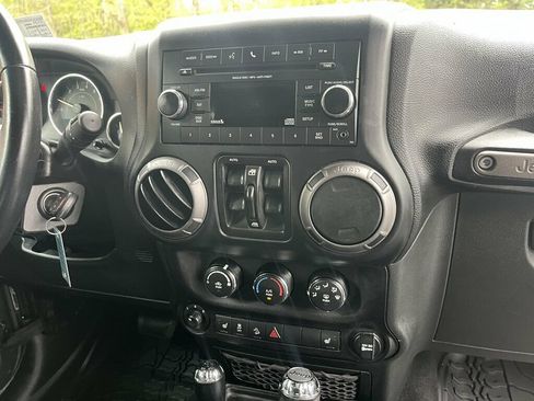 Used 2018 Jeep Wrangler Unlimited Sport S AWD/4WD image 43