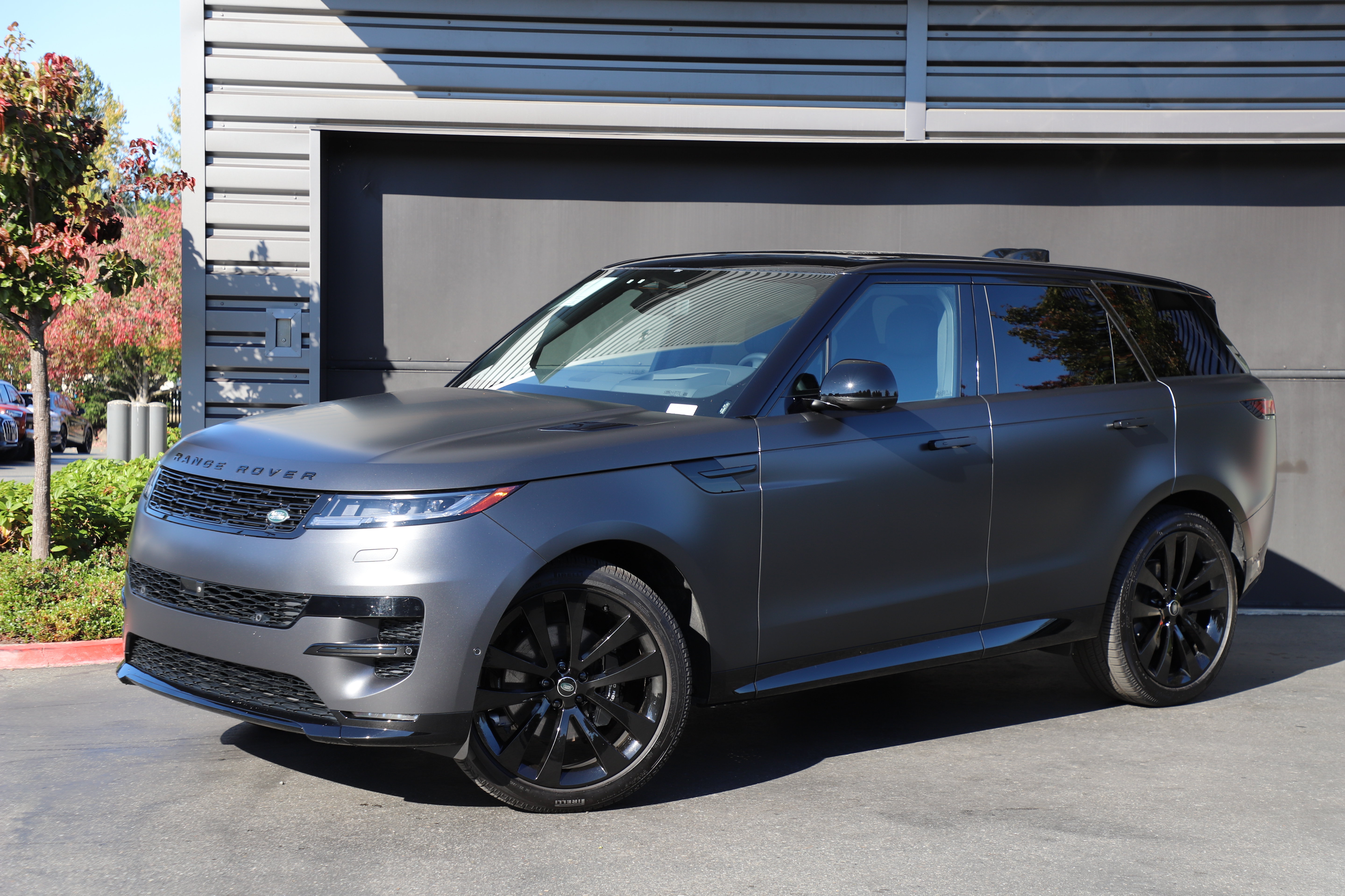 Used 2025 Land Rover Range Rover Sport Dynamic SE AWD/4WD image 1