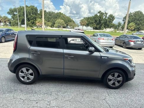 Used 2019 Kia Soul FWD image 4