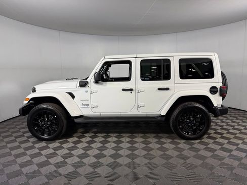Used 2024 Jeep Wrangler Unlimited Sahara w/ Safety Group AWD/4WD image 11