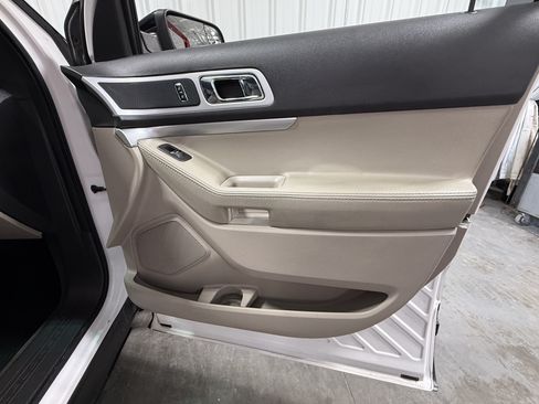 Used 2015 Ford Explorer XLT AWD/4WD image 9