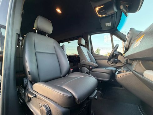 Used 2022 Mercedes-Benz Sprinter 2500 image 11