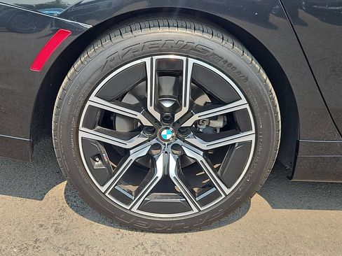 Used 2025 BMW 740i xDrive AWD/4WD image 9