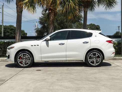 Used 2017 Maserati Levante S AWD/4WD image 3