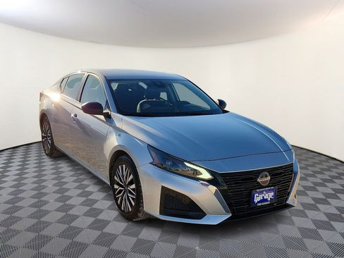 Used 2024 Nissan Altima 2.5 SV image 6