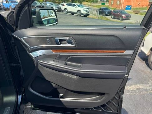 Used 2017 Ford Explorer Limited FWD image 19