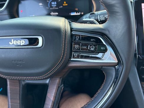 Used 2023 Jeep Grand Cherokee Summit w/ Luxury Tech Group V AWD/4WD image 27