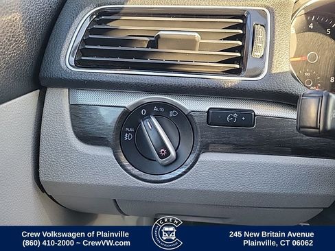 Used 2017 Volkswagen Passat 1.8T SEL Premium image 9