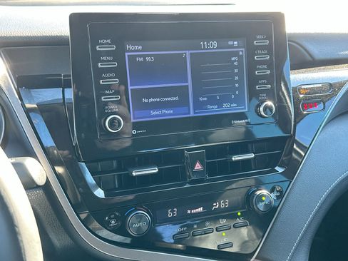 Used 2023 Toyota Camry SE image 16