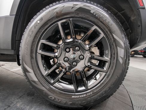 Used 2023 Land Rover Defender 110 S AWD/4WD image 30