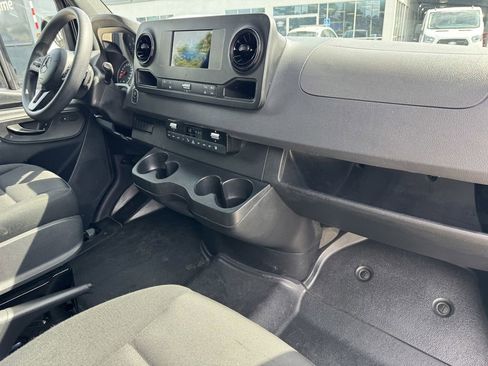 Used 2024 Mercedes-Benz Sprinter 2500 image 6