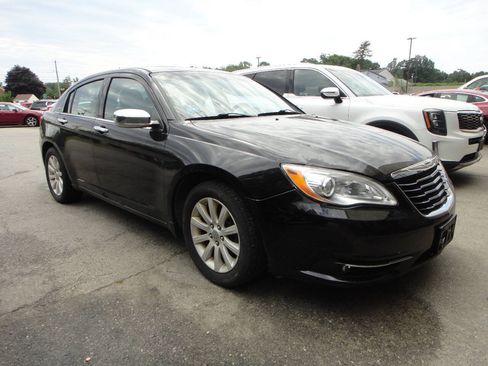 Used 2014 Chrysler 200 Limited w/ Sun/Sound Group FWD image 3