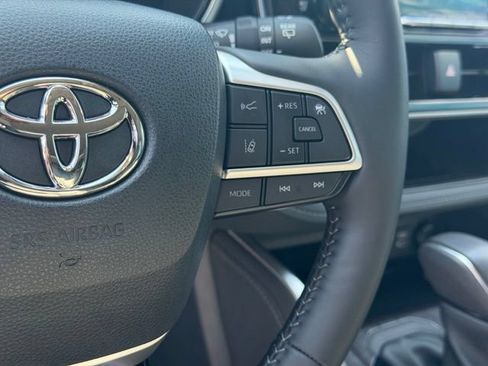 Used 2023 Toyota Highlander Platinum AWD/4WD image 23
