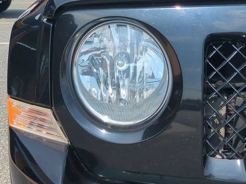 Used 2015 Jeep Patriot Latitude AWD/4WD image 10