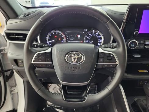 Used 2024 Toyota Highlander XSE FWD image 28