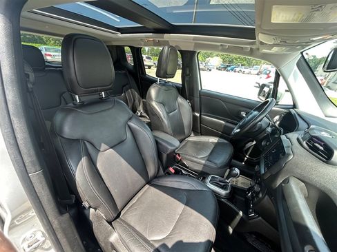 Used 2018 Jeep Renegade Limited w/ UConnect 8.4 Nav Group AWD/4WD image 33