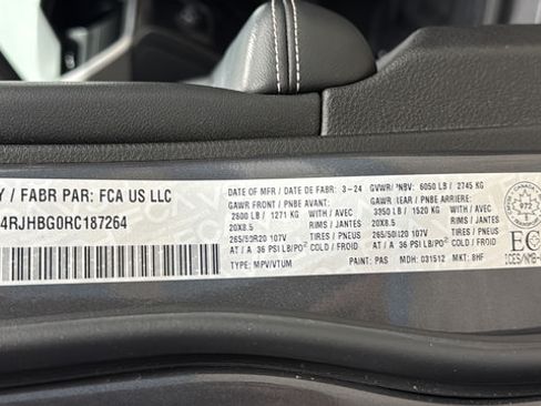 Used 2024 Jeep Grand Cherokee Limited w/ Luxury Tech Group II AWD/4WD image 28