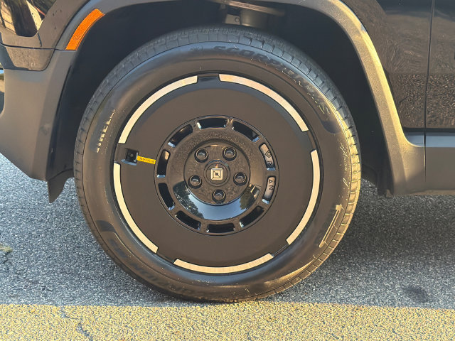 Used 2025 Rivian R1T Adventure Dual AWD/4WD image 13