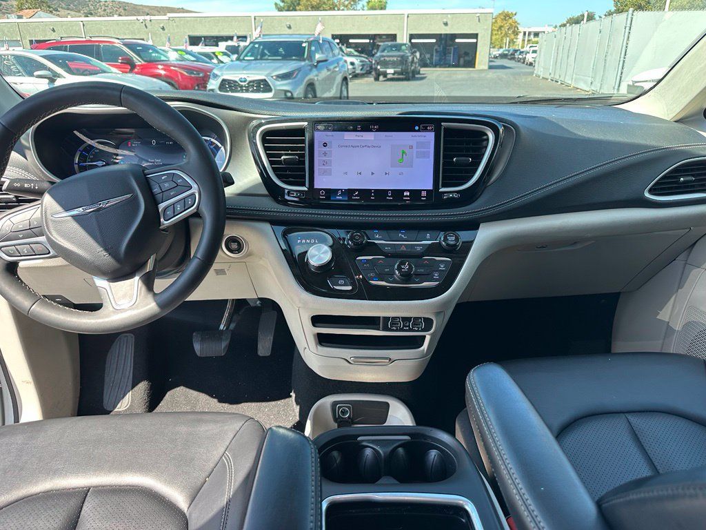 Used 2024 Chrysler Pacifica Limited FWD image 10
