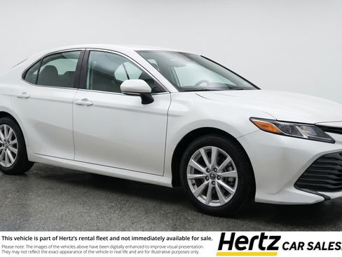 Used 2025 Toyota Camry LE FWD image 1