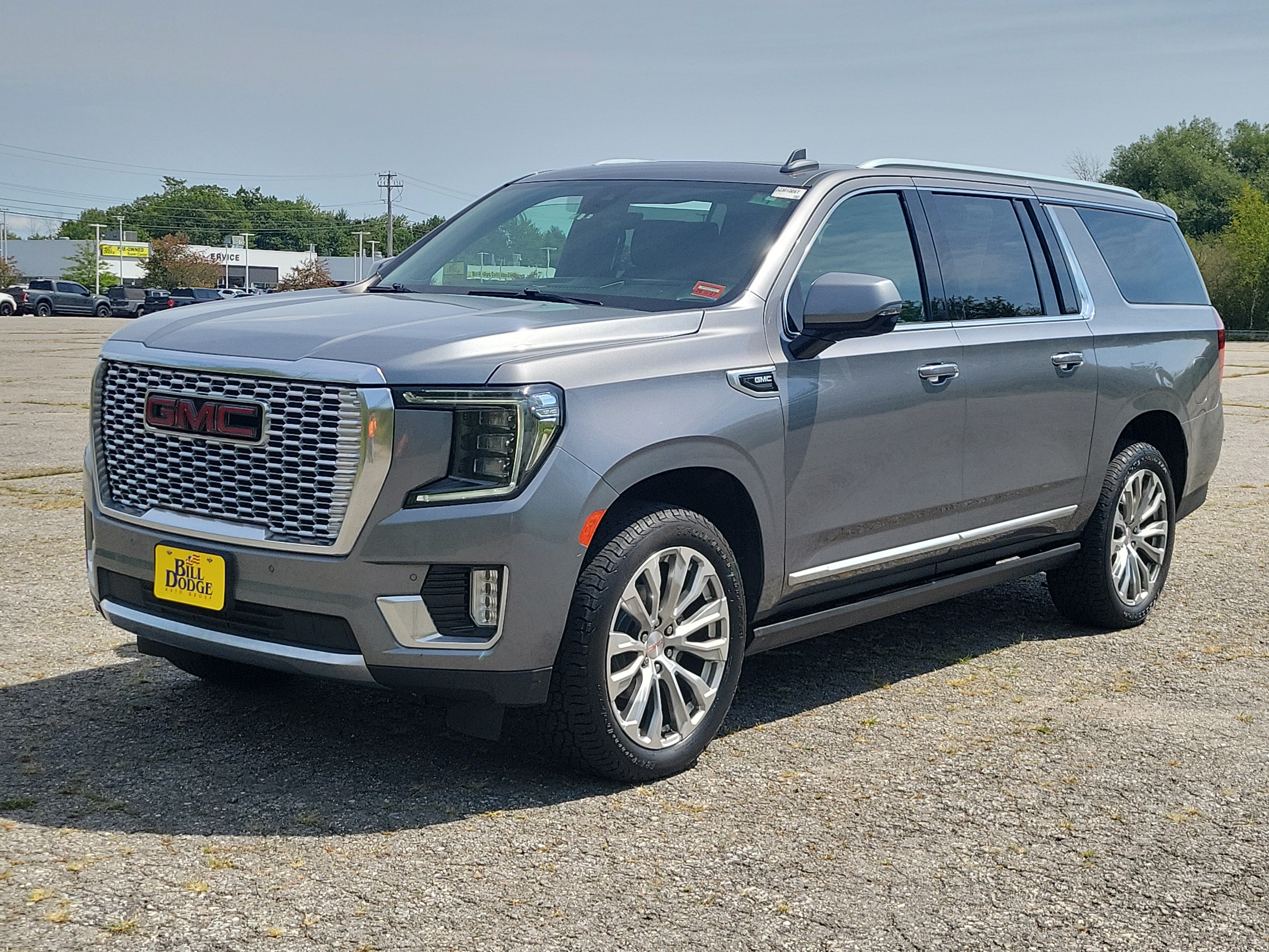 Used 2021 GMC Yukon XL Denali w/ Denali Premium Package AWD/4WD image 1