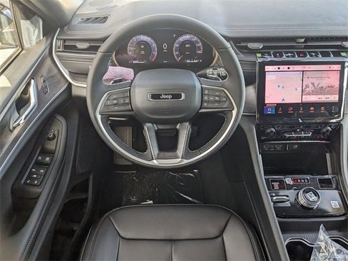 New 2025 Jeep Grand Cherokee Limited image 13