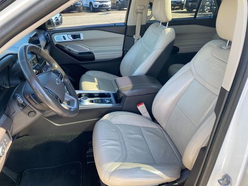Used 2020 Ford Explorer Platinum w/ Premium Technology Package image 10