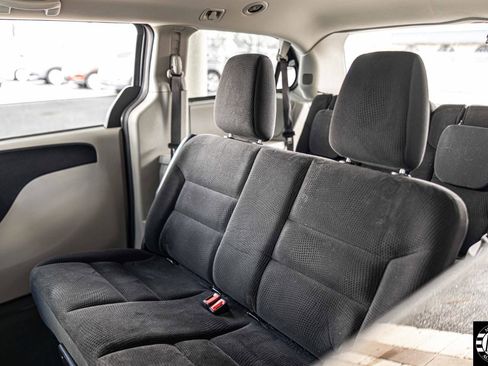 Used 2017 Dodge Grand Caravan SE w/ Power Window Group FWD image 19