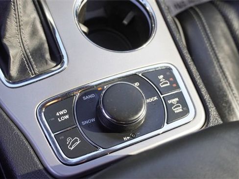 Used 2021 Jeep Grand Cherokee Overland image 29