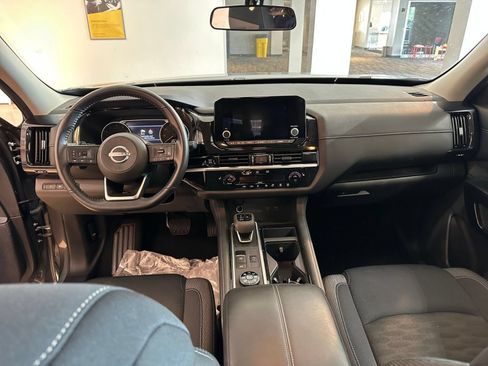 Used 2025 Nissan Pathfinder SV AWD/4WD image 35