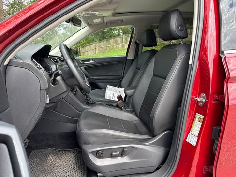 Used 2020 Volkswagen Tiguan SE w/ Panoramic Sunroof Package FWD image 12