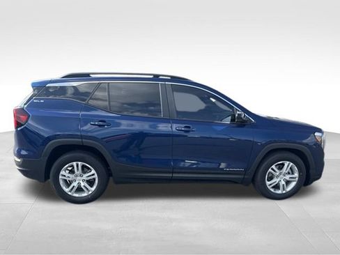 Used 2022 GMC Terrain SLE w/ Driver Convenience Package FWD image 8