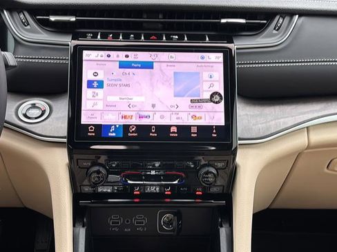 New 2025 Jeep Grand Cherokee Limited image 24