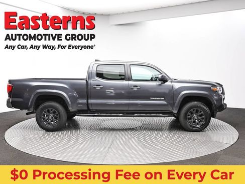 Used 2020 Toyota Tacoma SR5 AWD/4WD image 4