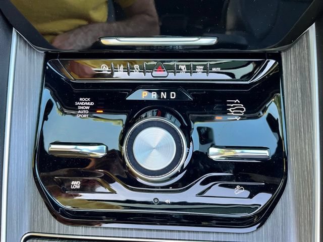 Used 2023 Jeep Wagoneer Series III w/ Premium Group I AWD/4WD image 49