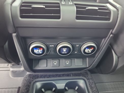 Used 2025 Land Rover Defender 130 S image 22