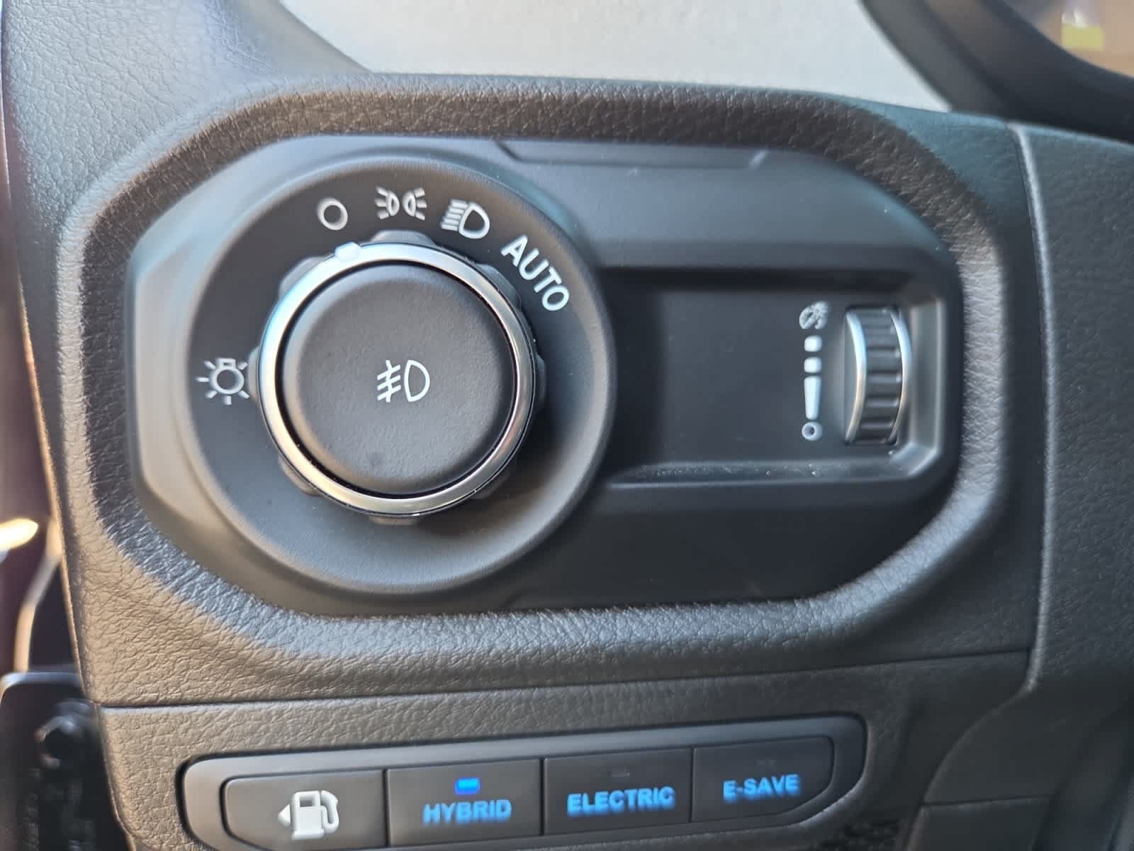 Used 2024 Jeep Wrangler Unlimited w/ Convenience Group AWD/4WD image 24