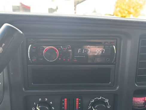 Used 2005 GMC Sierra 1500 SLE w/ Light Duty Power Package image 32