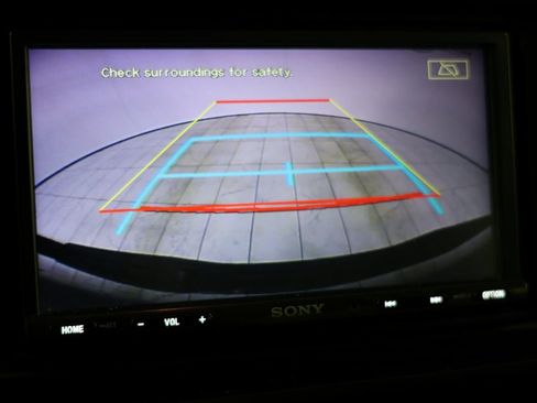 Used 2017 Toyota Tacoma SR image 7