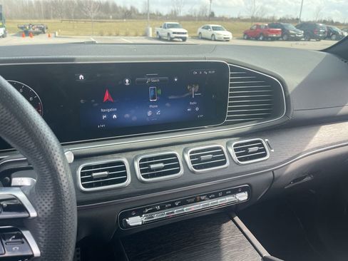 Used 2024 Mercedes-Benz GLS 450 4MATIC image 19