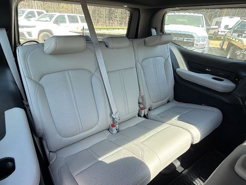 Certified 2025 Jeep Grand Wagoneer 4WD image 23