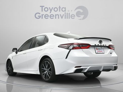 Used 2023 Toyota Camry SE image 10