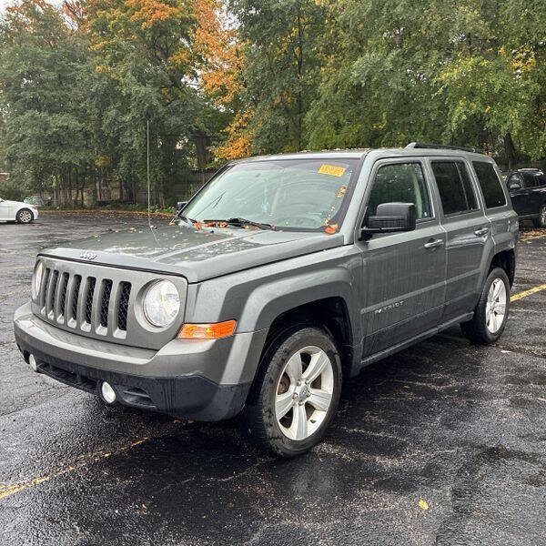 Used 2012 Jeep Patriot Latitude w/ Sun/Sound Group AWD/4WD image 2