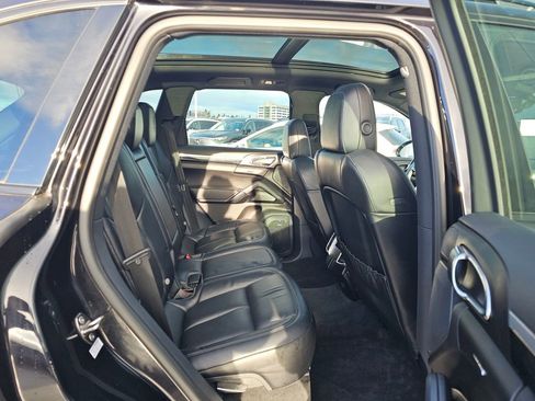 Used 2017 Porsche Cayenne S image 13