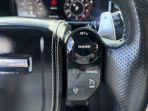 Used 2018 Land Rover Range Rover Sport SVR image 17