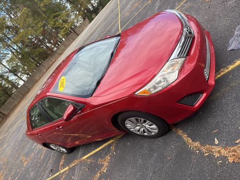 Used 2012 Toyota Camry L image 12