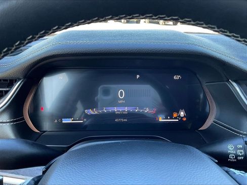 Used 2022 Jeep Grand Cherokee L Limited w/ Black Appearance Package image 15